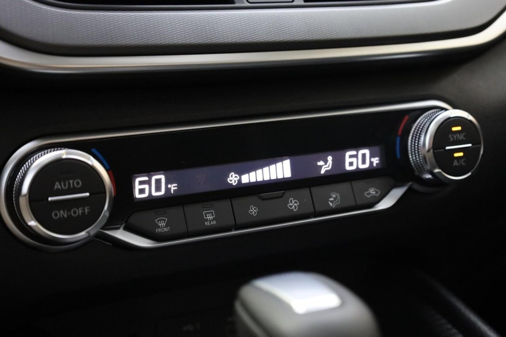 Nissan Altima Vehicle Image 13