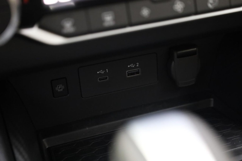 Nissan Altima Vehicle Image 14