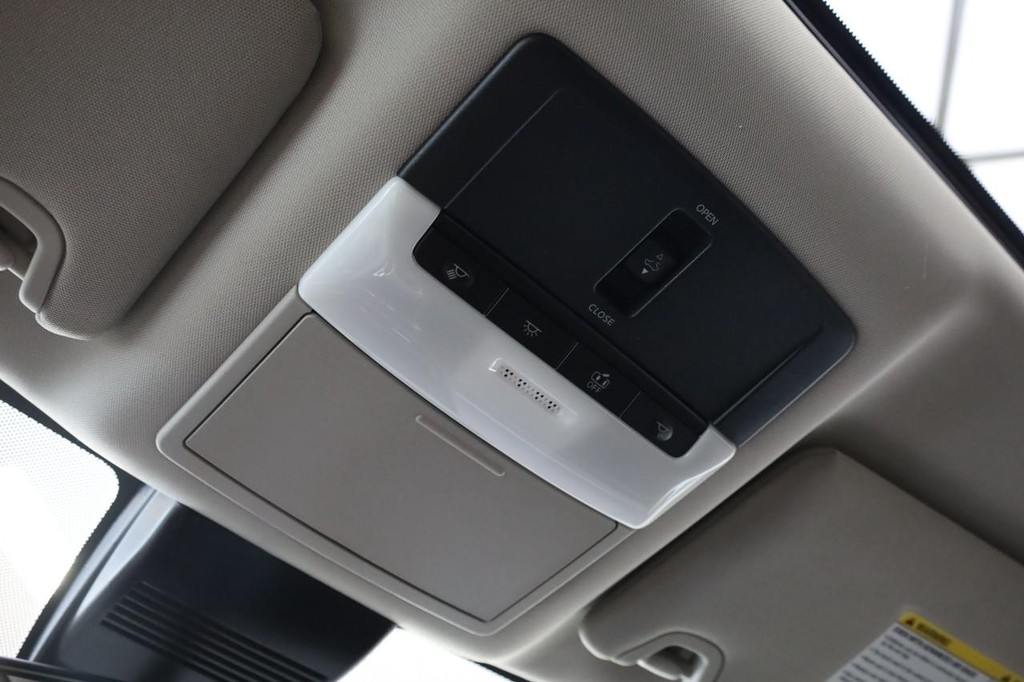 Nissan Altima Vehicle Image 16