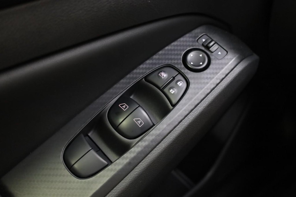 Nissan Altima Vehicle Image 17
