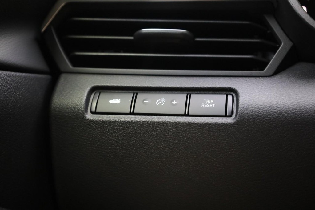 Nissan Altima Vehicle Image 18