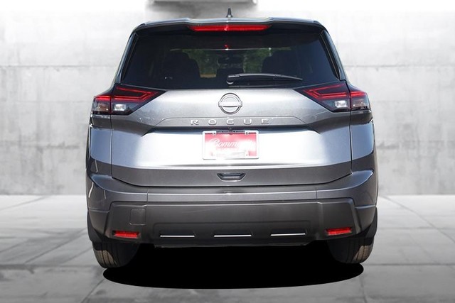 Nissan Rogue Vehicle Image 06