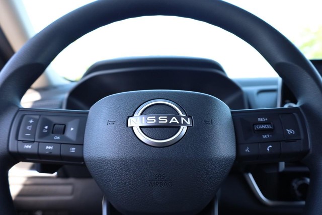 Nissan Rogue Vehicle Image 09
