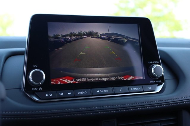 Nissan Rogue Vehicle Image 12