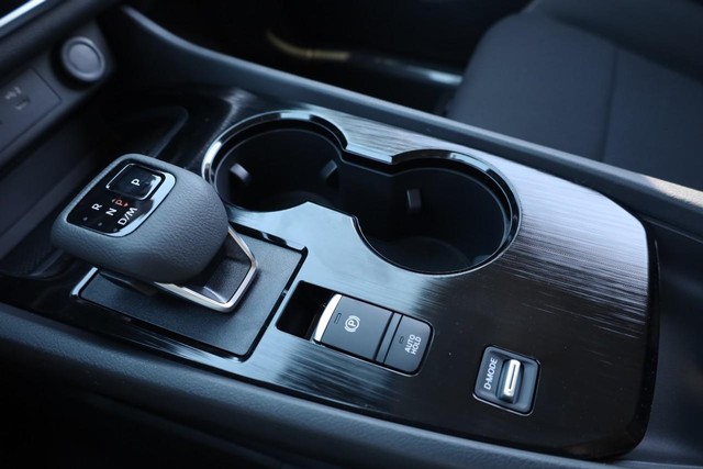 Nissan Rogue Vehicle Image 15