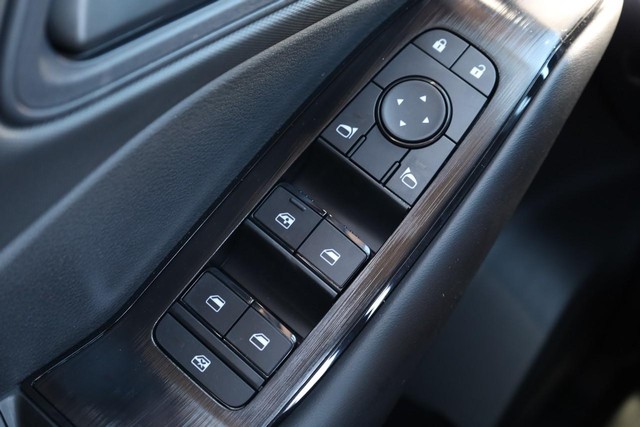 Nissan Rogue Vehicle Image 17