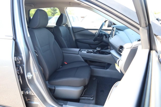 Nissan Rogue Vehicle Image 23