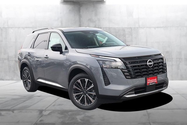Nissan Pathfinder Vehicle Image 02