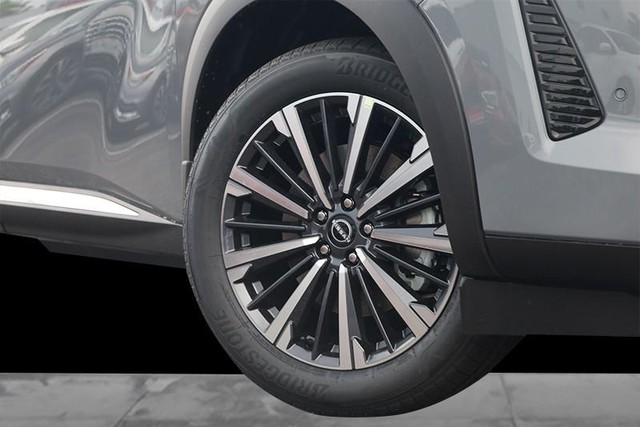 Nissan Pathfinder Vehicle Image 03