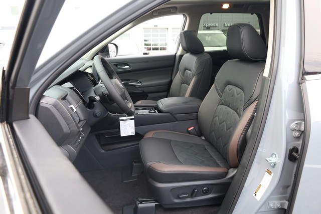 Nissan Pathfinder Vehicle Image 10