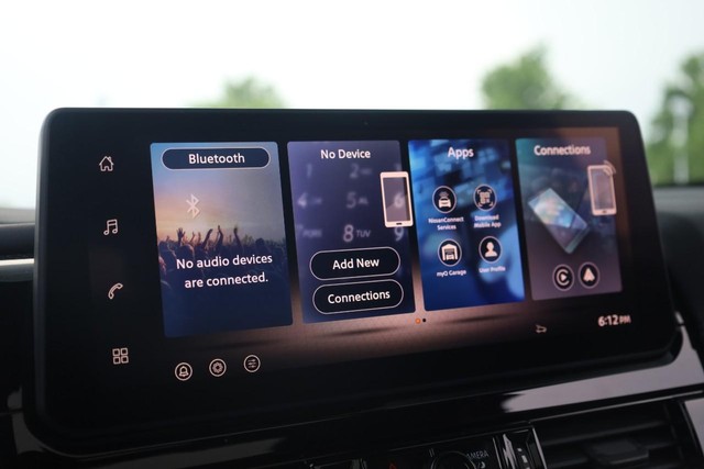 Nissan Pathfinder Vehicle Image 16