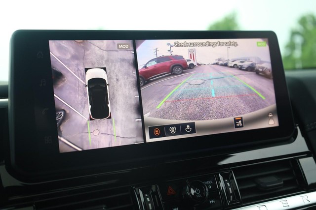 Nissan Pathfinder Vehicle Image 17