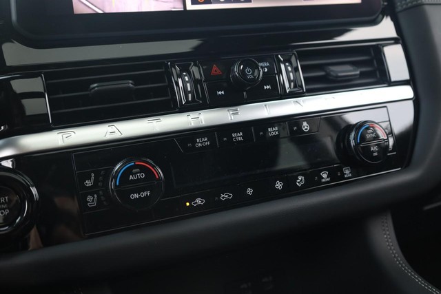 Nissan Pathfinder Vehicle Image 19