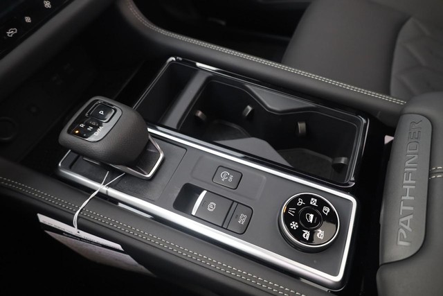 Nissan Pathfinder Vehicle Image 21