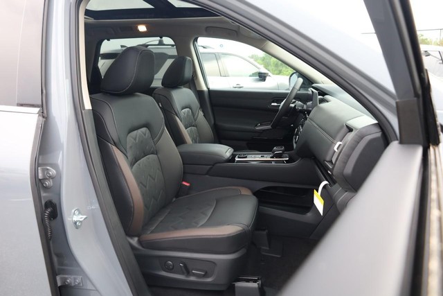 Nissan Pathfinder Vehicle Image 33