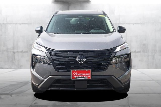 Nissan Rogue Vehicle Image 04