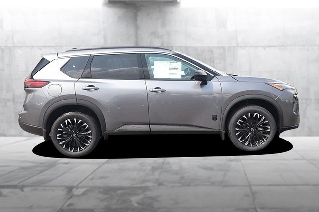 Nissan Rogue Vehicle Image 05