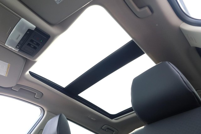 Nissan Rogue Vehicle Image 09