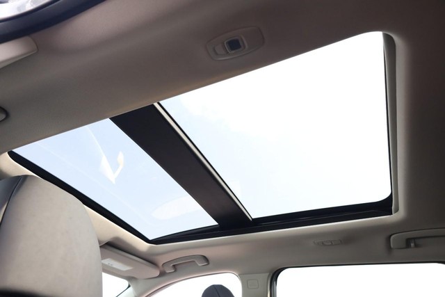 Nissan Rogue Vehicle Image 10