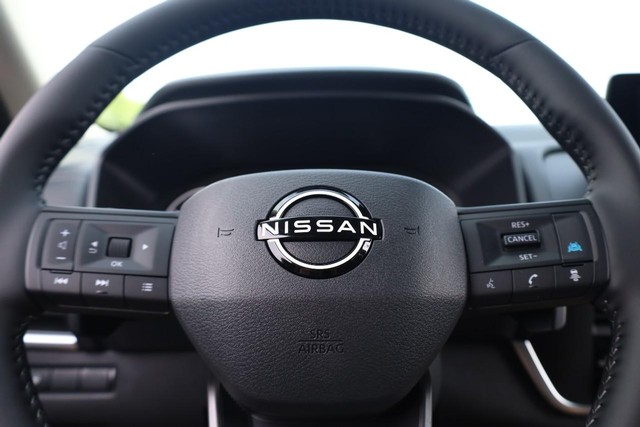 Nissan Rogue Vehicle Image 11