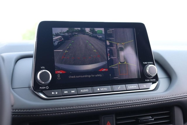 Nissan Rogue Vehicle Image 14