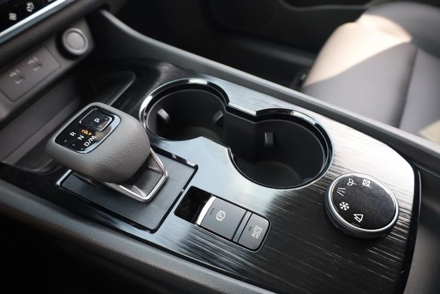 Nissan Rogue Vehicle Image 17