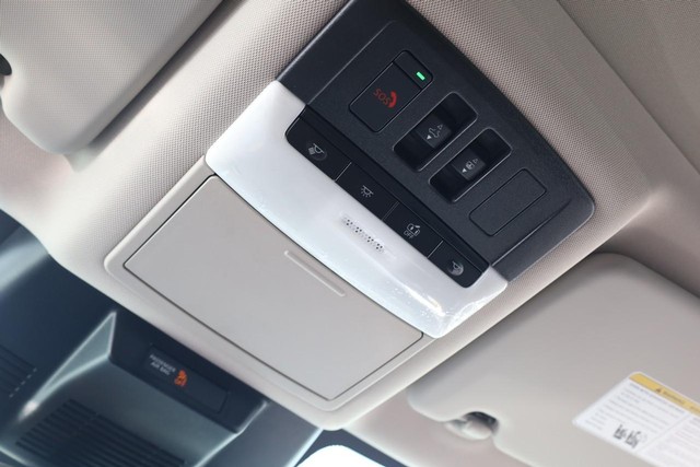 Nissan Rogue Vehicle Image 18