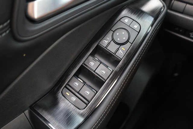 Nissan Rogue Vehicle Image 19