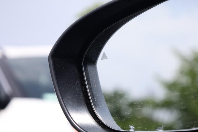 Nissan Rogue Vehicle Image 21