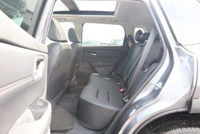 Nissan Rogue Vehicle Image 22