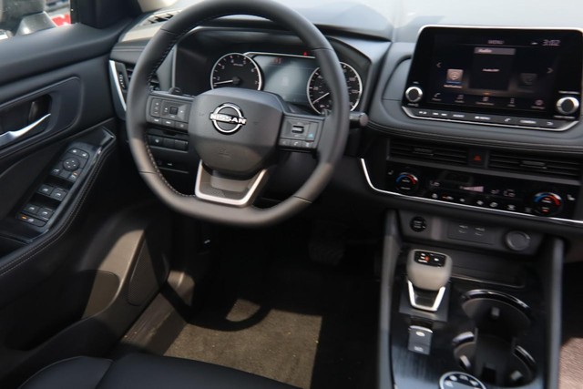 Nissan Rogue Vehicle Image 24