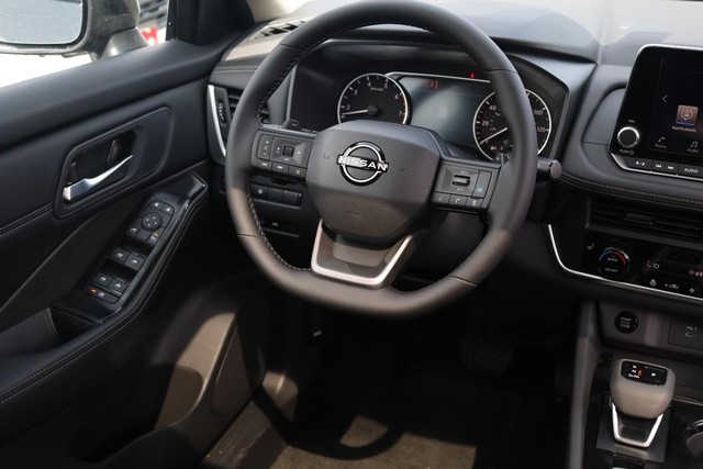 Nissan Rogue Vehicle Image 25