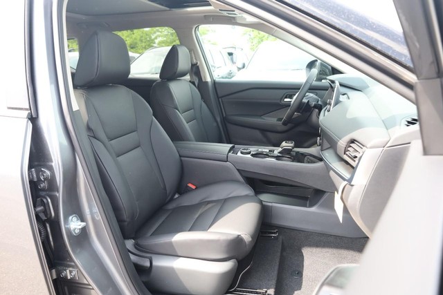 Nissan Rogue Vehicle Image 26