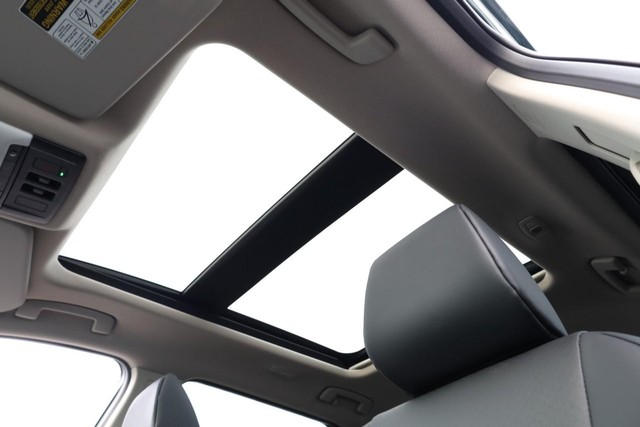 Nissan Rogue Vehicle Image 09