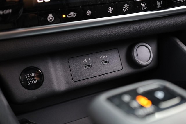 Nissan Rogue Vehicle Image 16