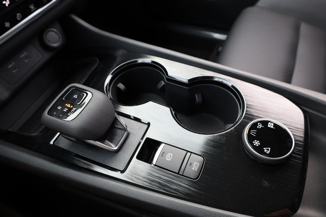 Nissan Rogue Vehicle Image 17