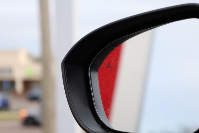 Nissan Rogue Vehicle Image 21