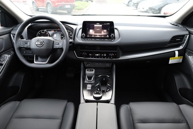 Nissan Rogue Vehicle Image 24