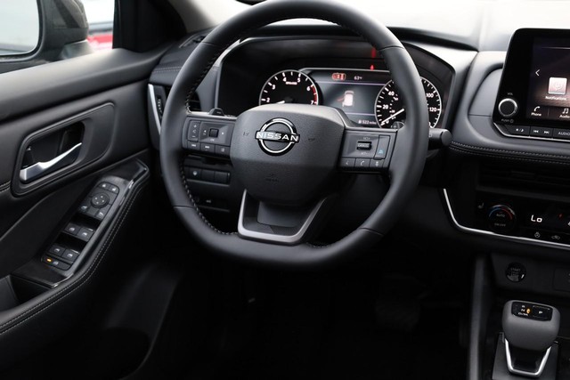 Nissan Rogue Vehicle Image 25