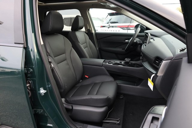 Nissan Rogue Vehicle Image 26