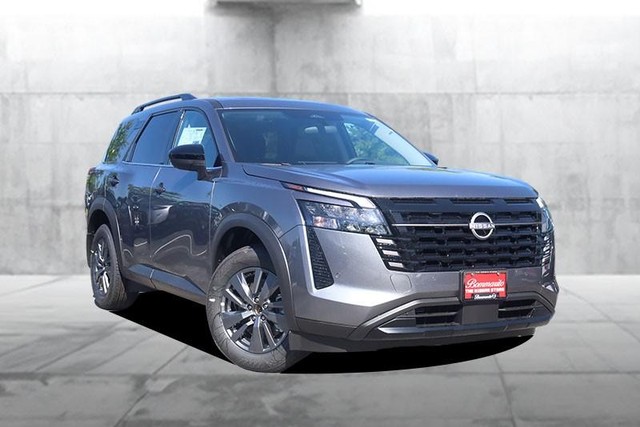 Nissan Pathfinder Vehicle Image 02