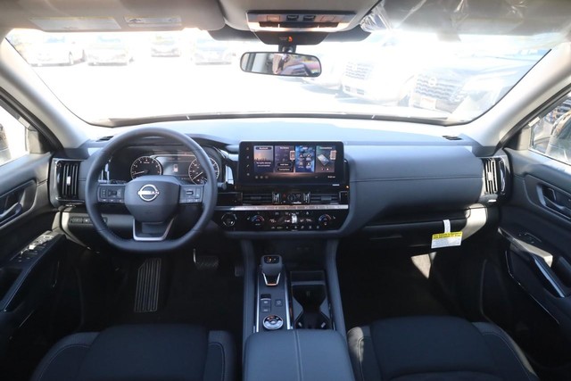 Nissan Pathfinder Vehicle Image 07