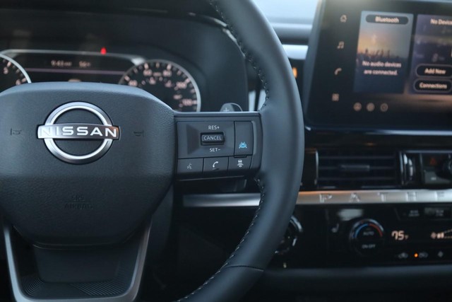 Nissan Pathfinder Vehicle Image 09