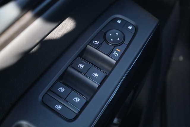 Nissan Pathfinder Vehicle Image 11