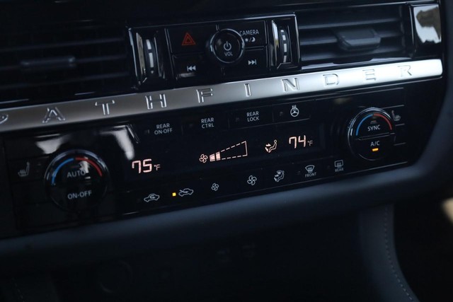 Nissan Pathfinder Vehicle Image 16