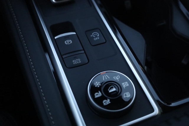 Nissan Pathfinder Vehicle Image 17