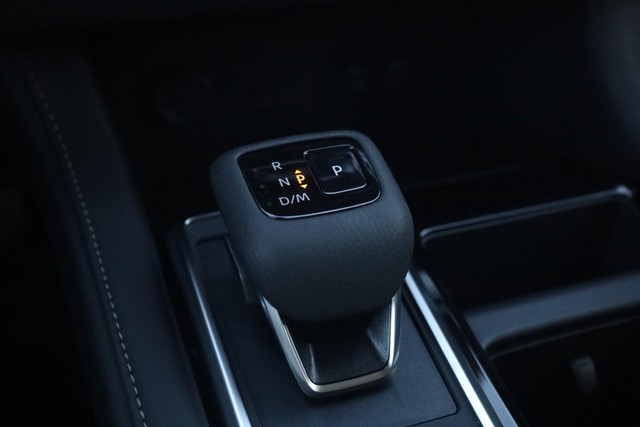 Nissan Pathfinder Vehicle Image 18