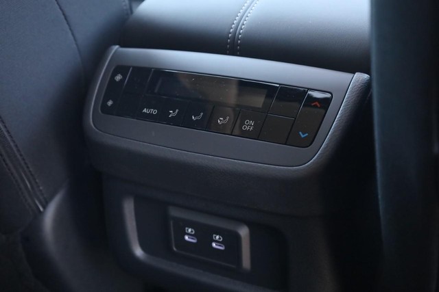 Nissan Pathfinder Vehicle Image 23