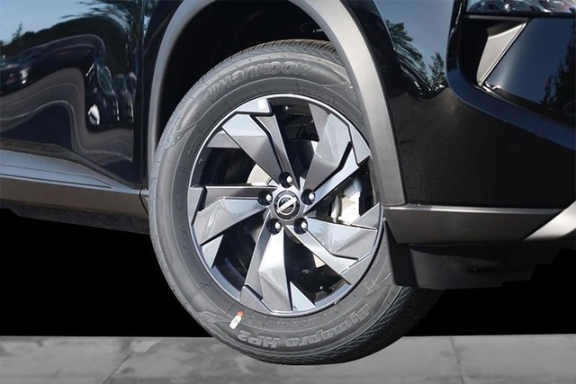Nissan Rogue Vehicle Image 03