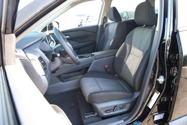 Nissan Rogue Vehicle Image 08